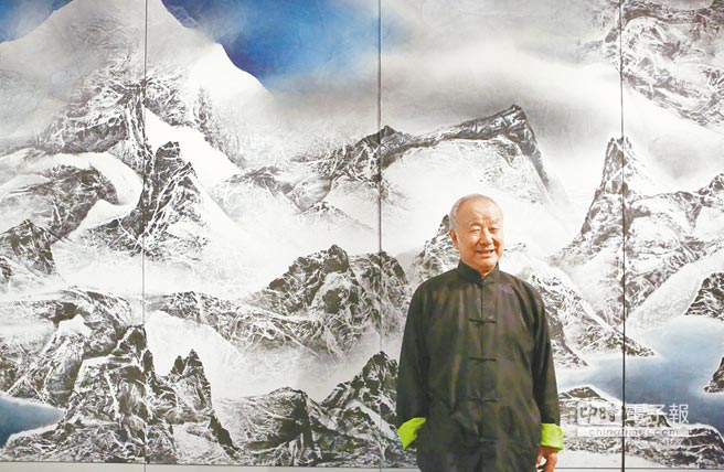 水墨新意 劉國松對現代水墨畫的發展影響深遠,「革命.復興:劉國松繪畫大展」 即日 起至11月23日在國立歷史博物館展出。(鄧博仁攝)