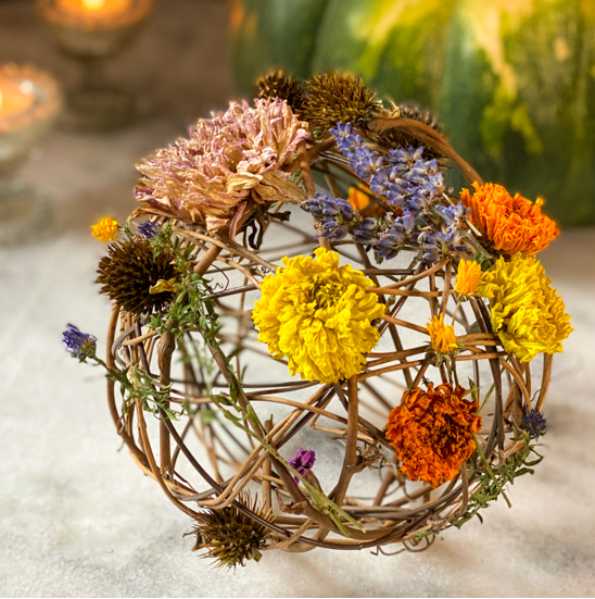 Dried Floral Grapevine Sphere ( Photo: Thirsty Rabbit)