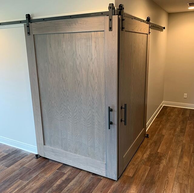 Hey let&rsquo;s slide into the office! Then lock the distractions away behind these two 5&rsquo; wide white oak doors!