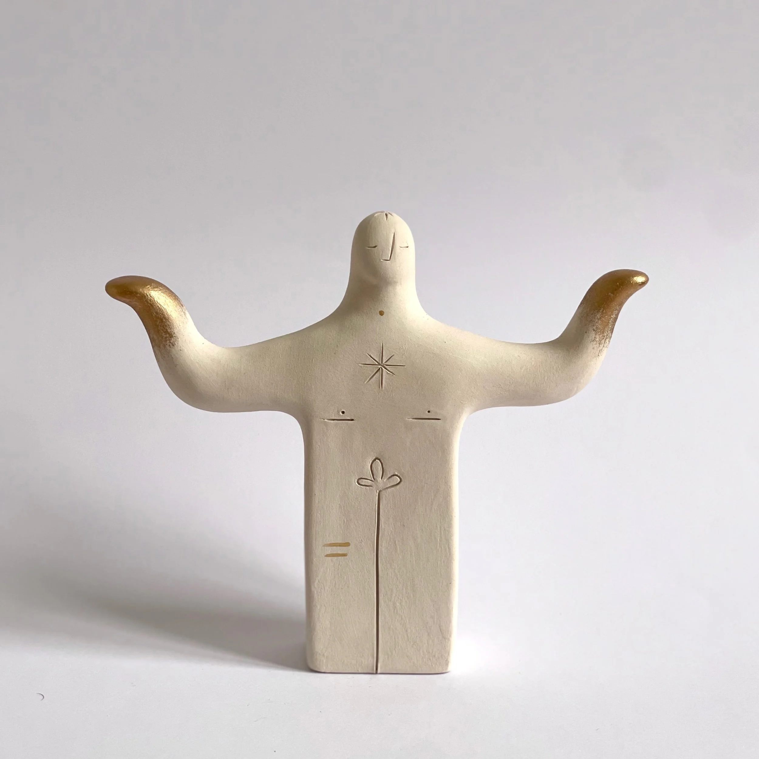 Statuette céramique pièce unique art contemporain "gardien de l'abondance" Lili Stones.jpeg