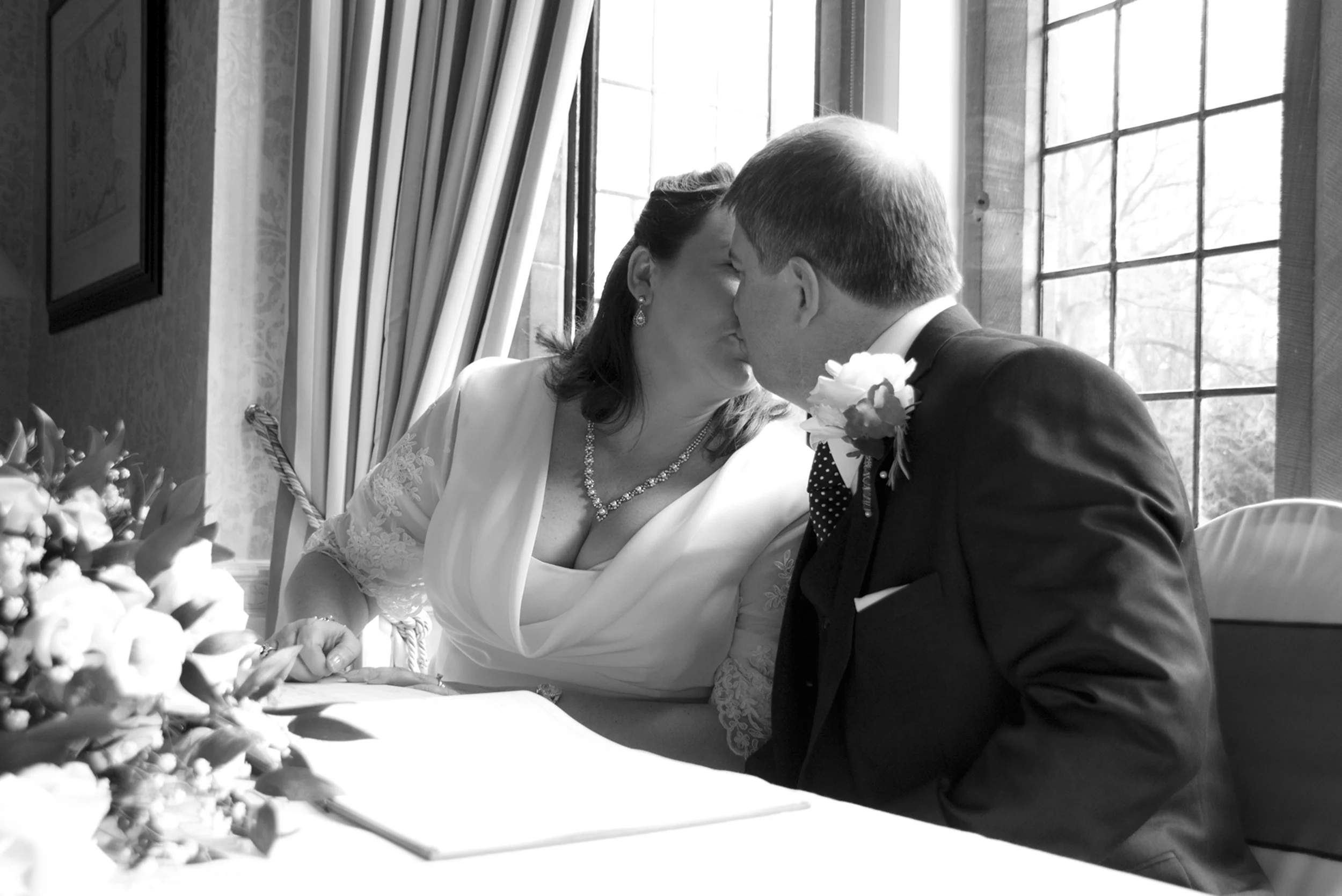 B&W The Kiss-2457.jpg