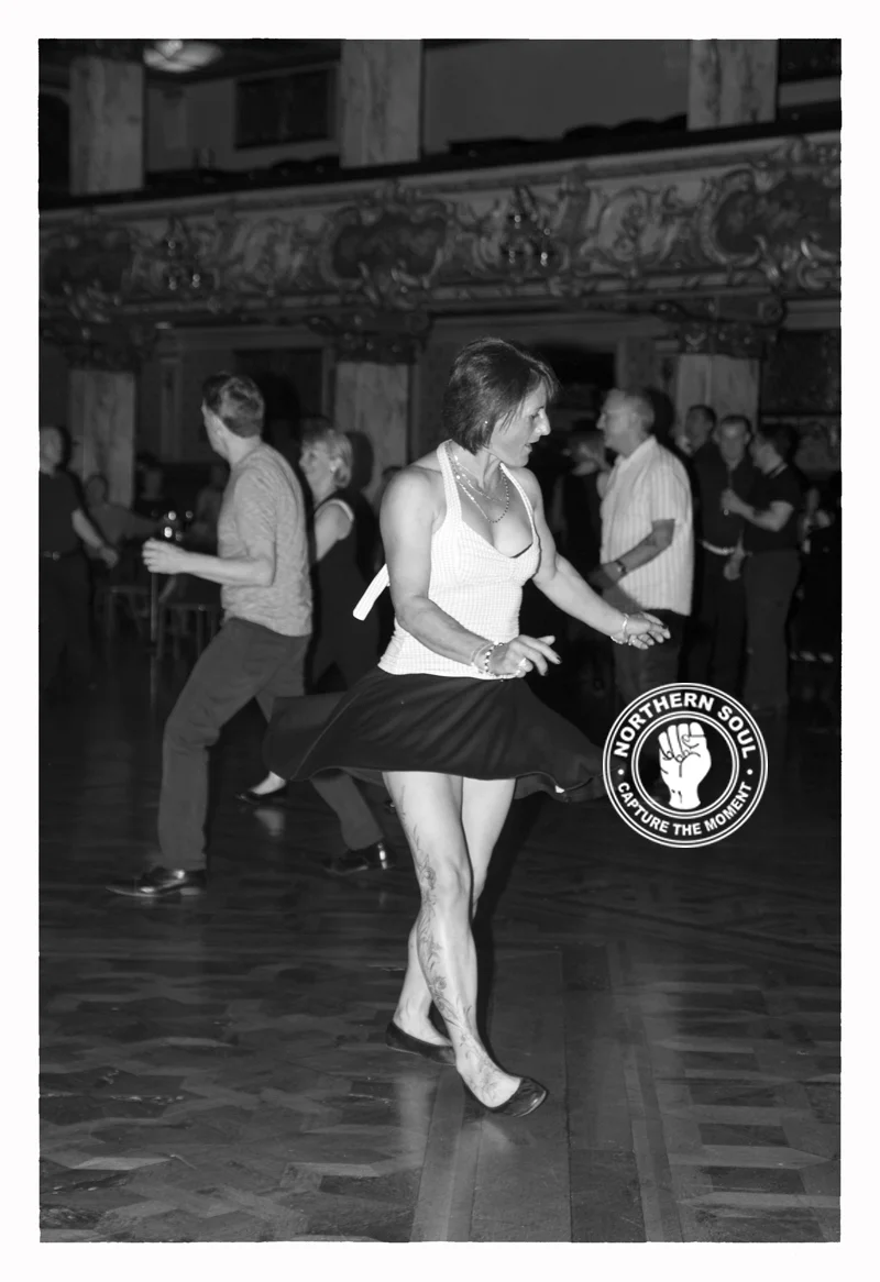 e-B&W Spin-6580.jpg