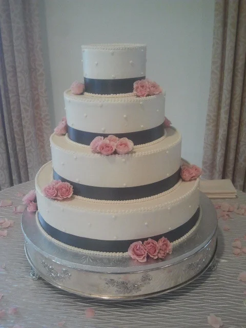 Cake - pink roses.jpg