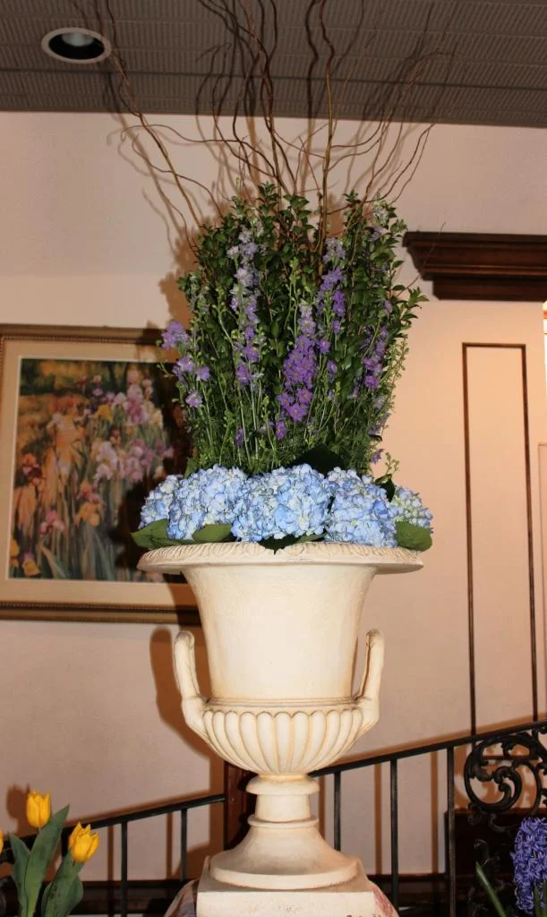 Placecard table - hydrangea urn.jpg