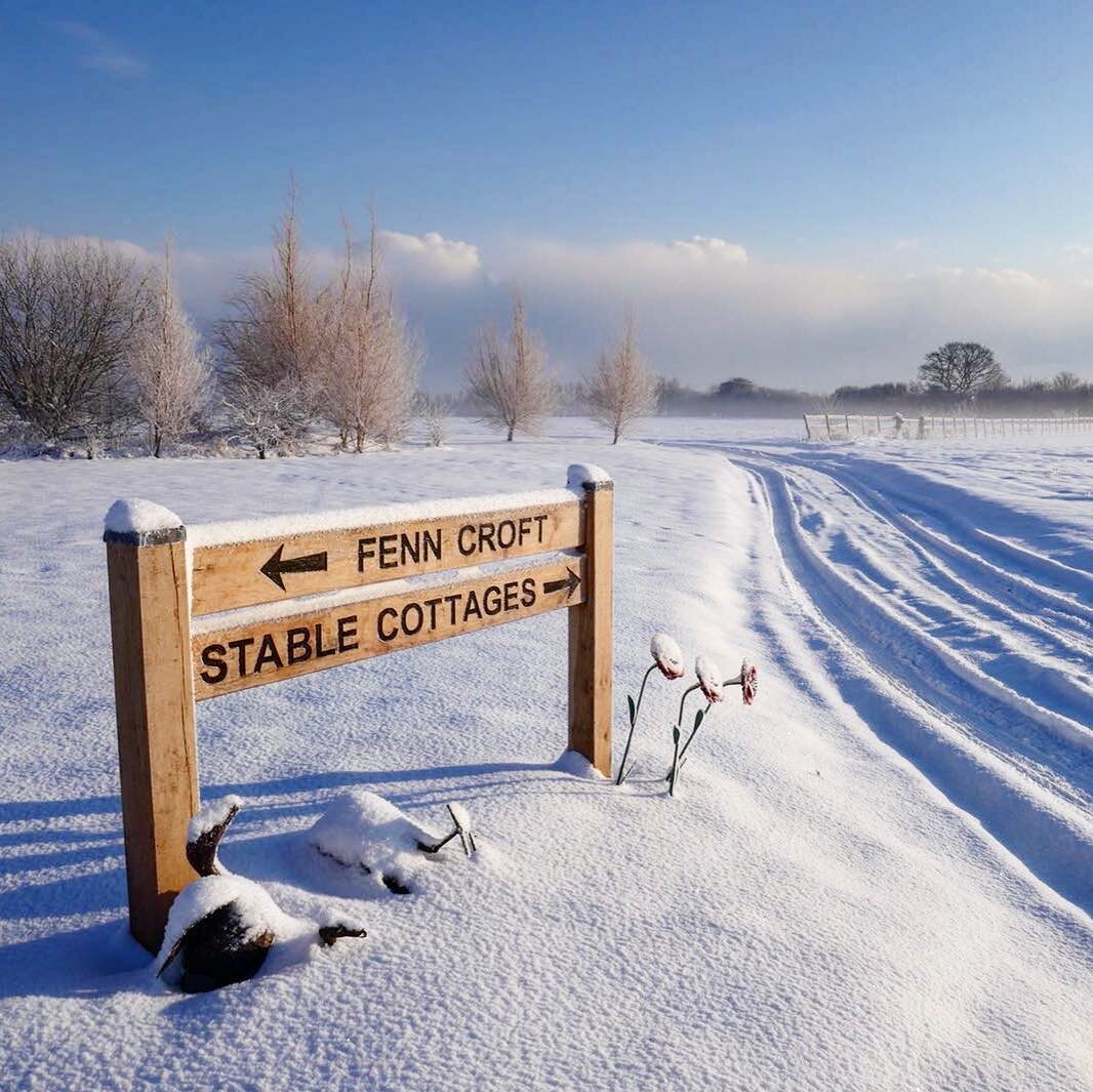 Which way to the snow? ⛄️❄️🤔 #snow #beastfromtheeast #Kent #kent #snowday #winterbreak #staycation #kentlife #holidayrental #holidaycottage #bookdirect #gardenofengland #countrylife #beautifulbritain