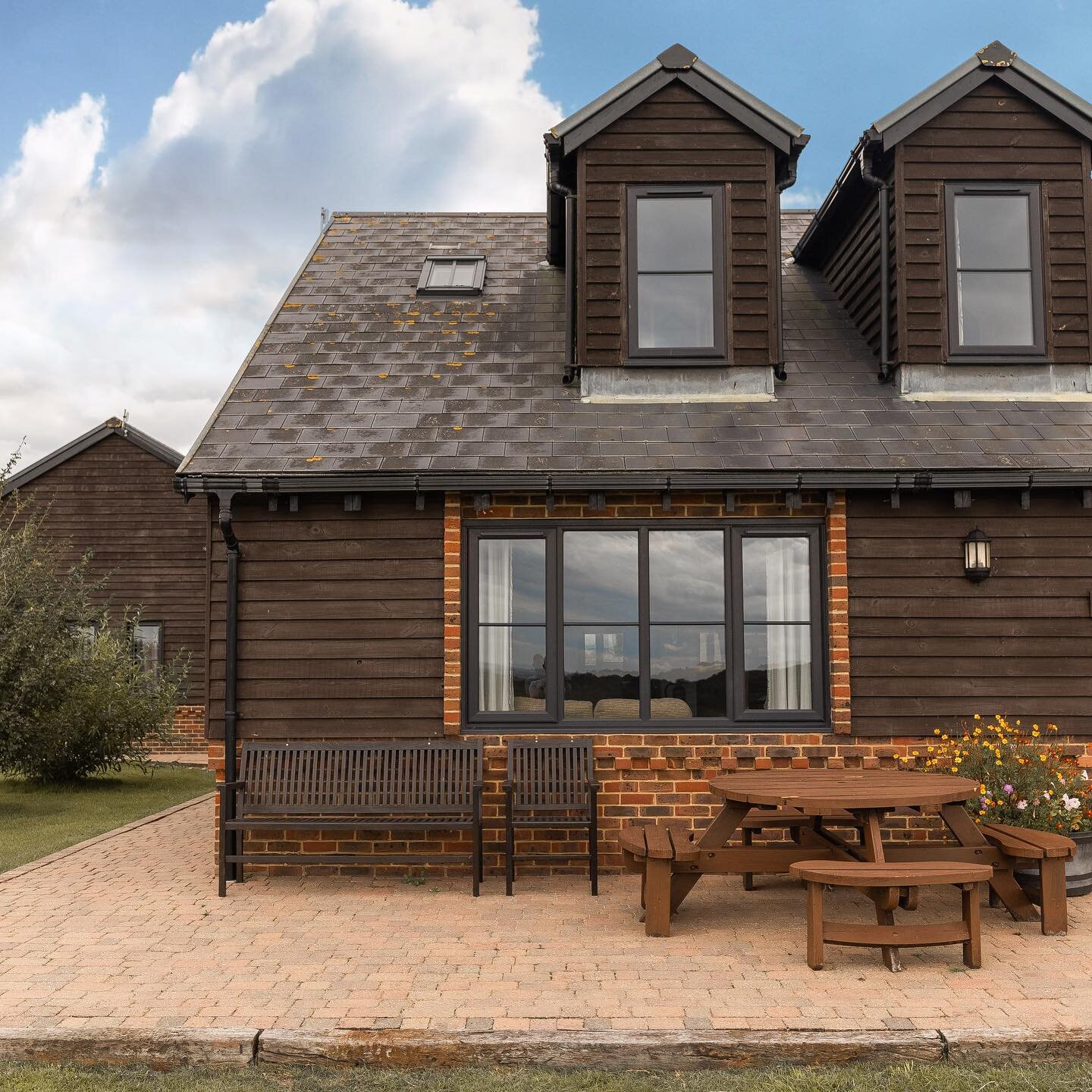 Three fun facts about Stable Cottages: 

🌿 They are located in St. Mary Hoo, a small, pretty hamlet north of Rochester on the Hoo Peninsula lying between the River Thames and the River Medway. 

🌿 They were built 20 years ago by owner Jason (a seri