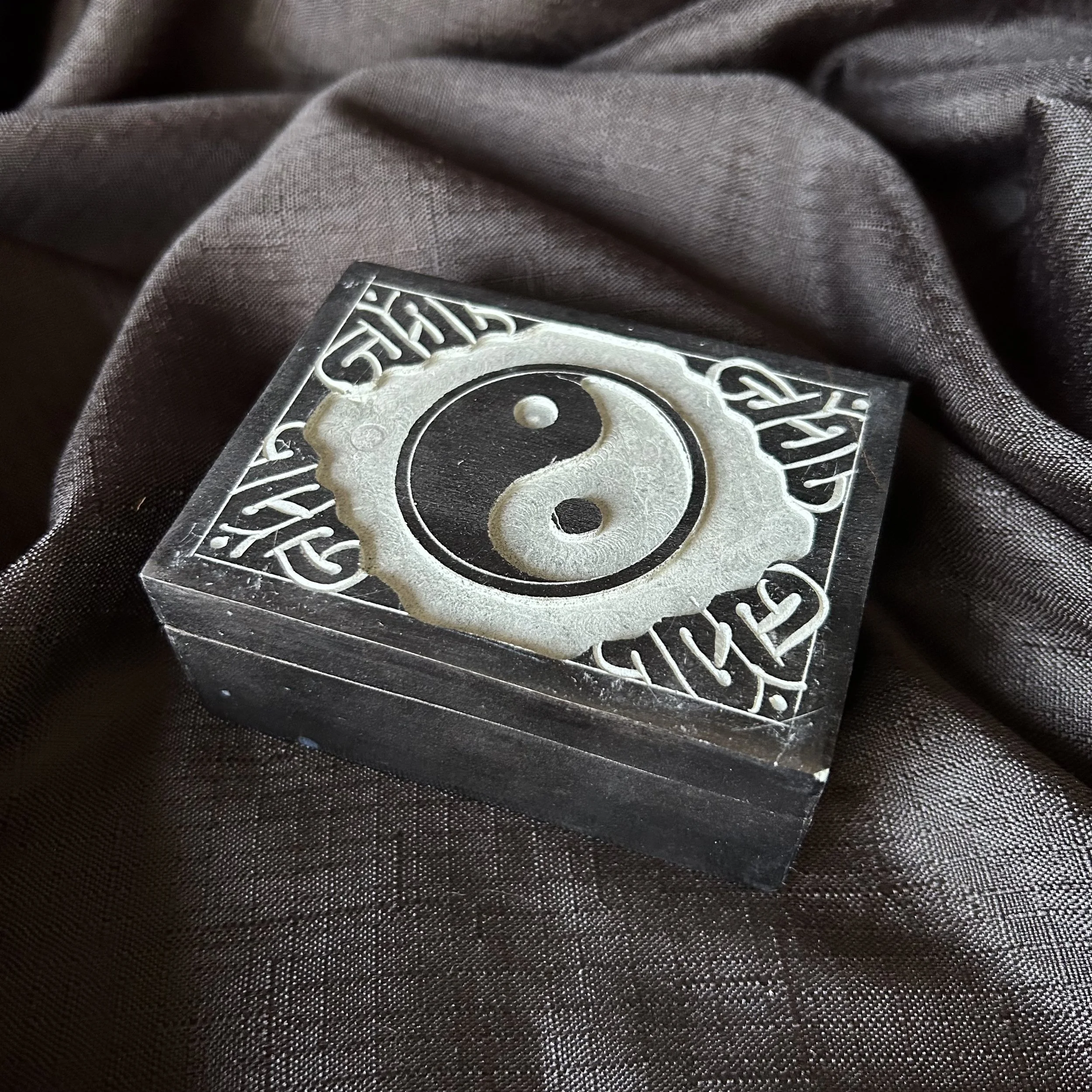 carved yy box 2.JPG