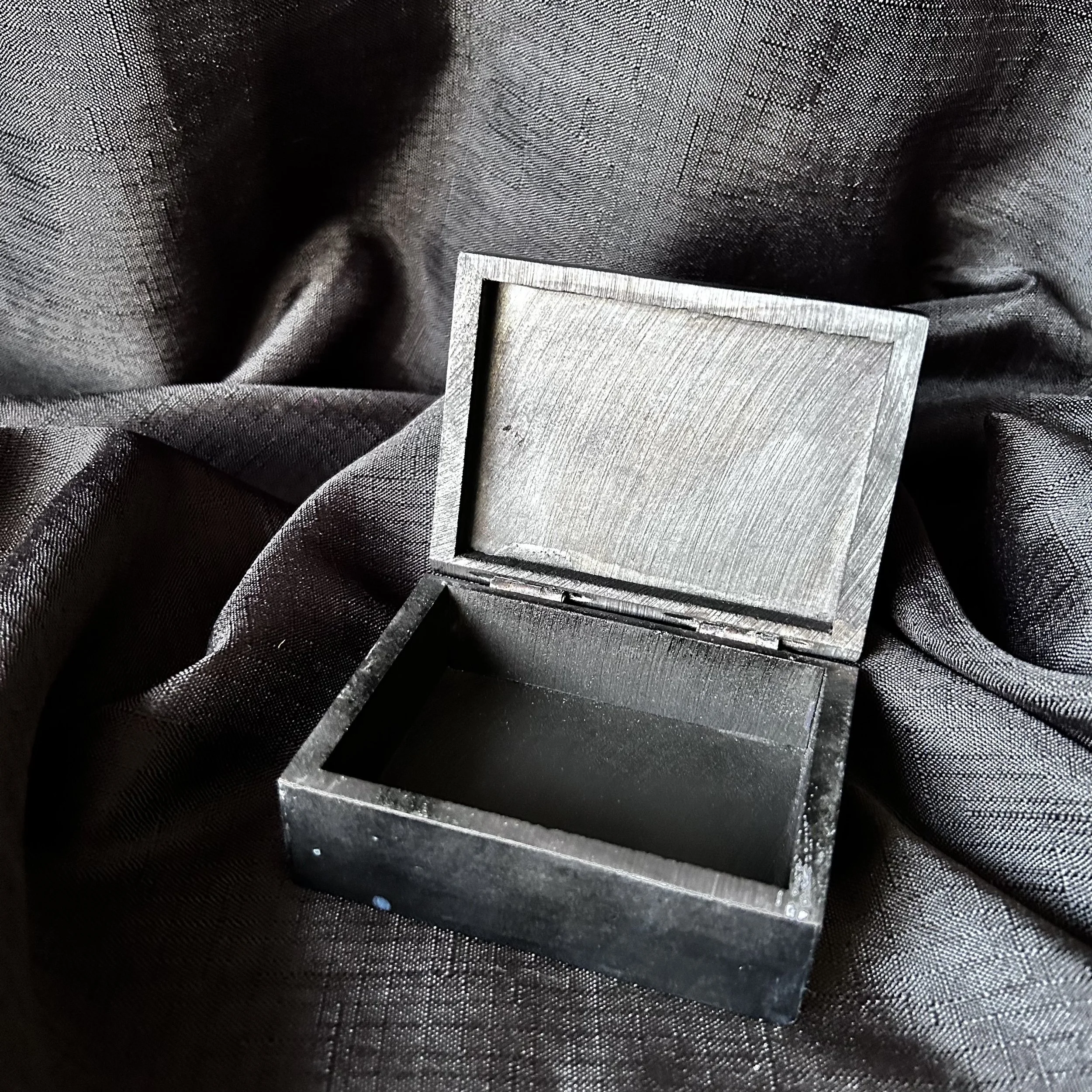 carved yy box 6.JPG