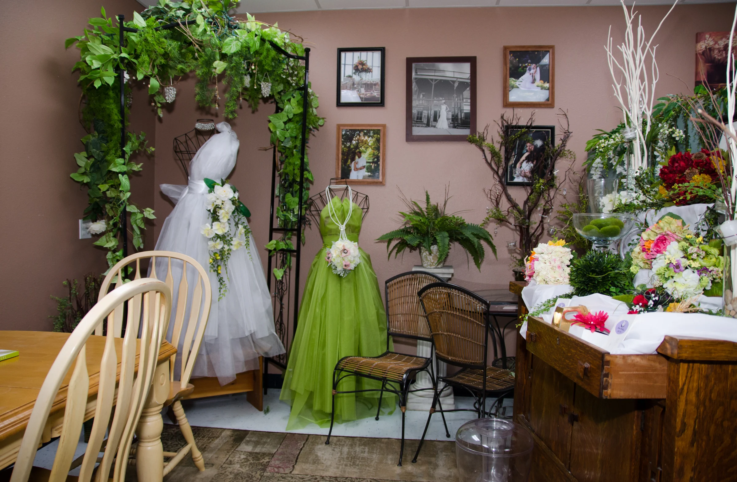Let us sit down and help you make your wedding dreams come true!