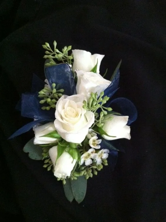 corsage 1.jpg