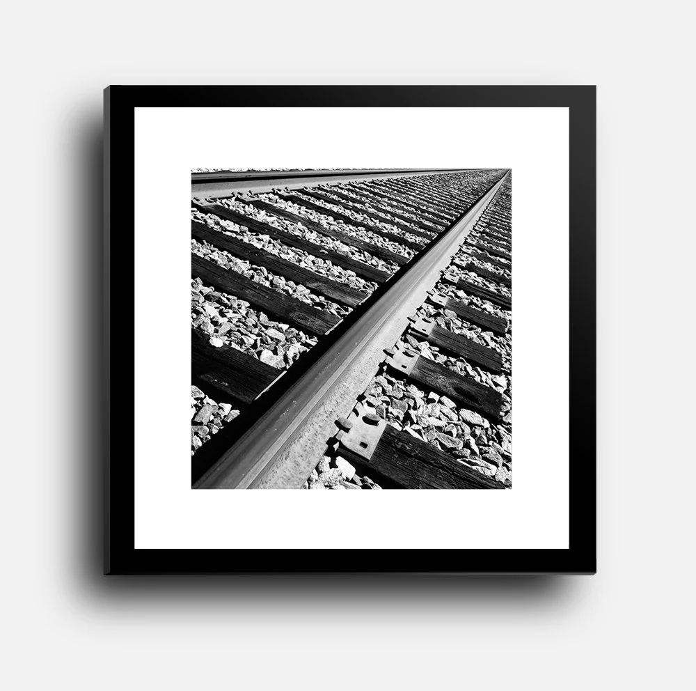 ShopFrame-18x18-VRE-Rails.jpg