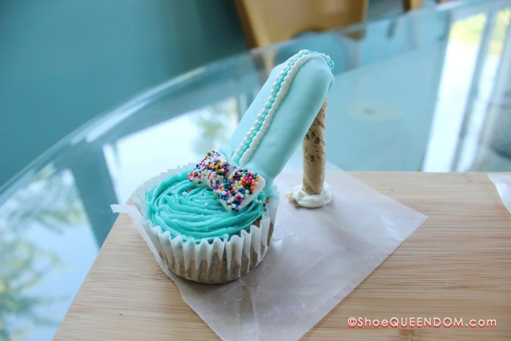 Tiffany's theme shoe cupcake! #ShoeCupcake #cupcakes