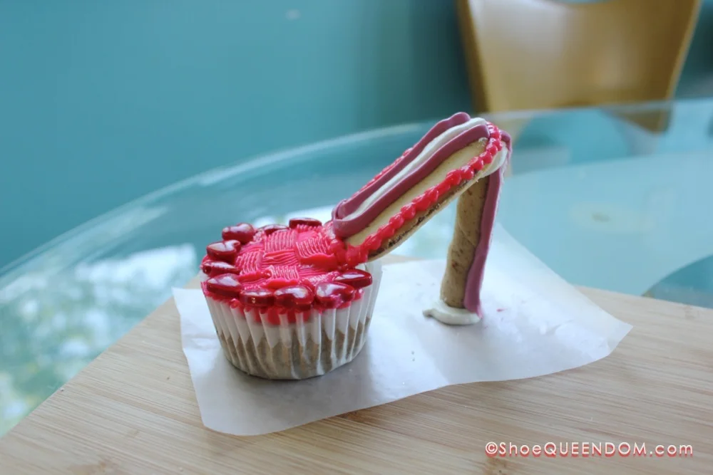 Learn how to make your own shoe cupcakes at ShoeQUEENDOM.com/blog/shoe-cupcakes #shoecupcake #cupcake