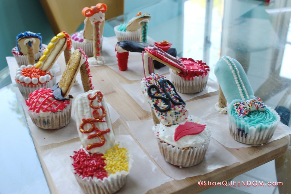Learn how to make your own shoe cupcakes at ShoeQUEENDOM.com/blog/shoe-cupcakes #shoecupcake #cupcake