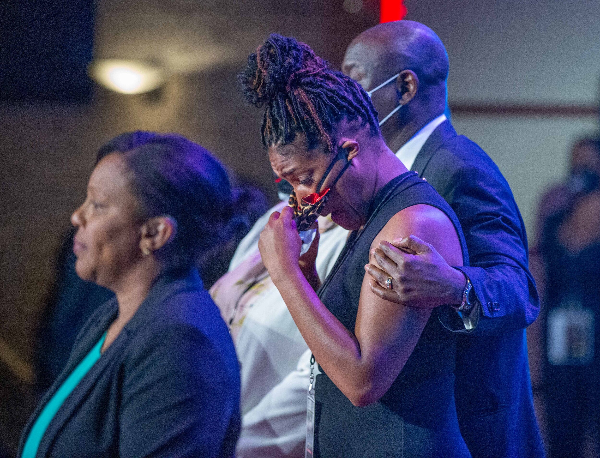 Audience members pause and bows their heads, some nreaking down in tears  for the amount of time former Officer Chauvin had his knee on Geroge Floyd's neck at the memorial for Geroge at North Central University in Minneapolis, Minnesota on Jun 4, 20