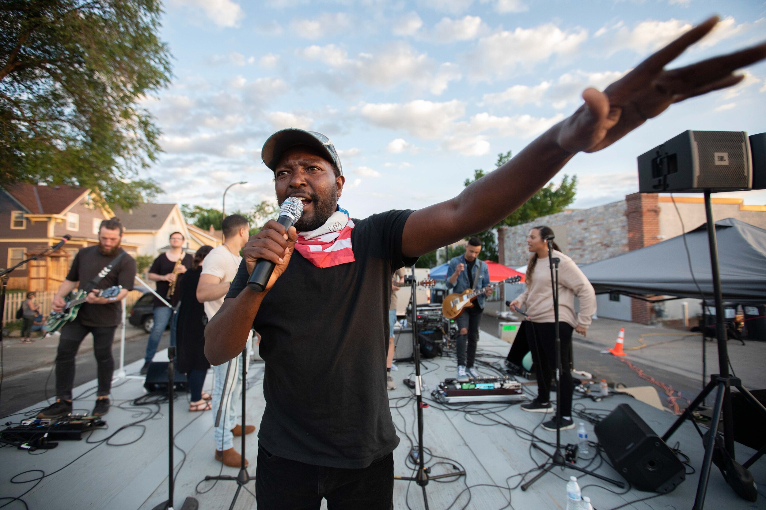  A pastor preaches to a crowd of community members at the memorial site for George Floyd in Minneapolis, Minnesota on Jun 13, 2020. 