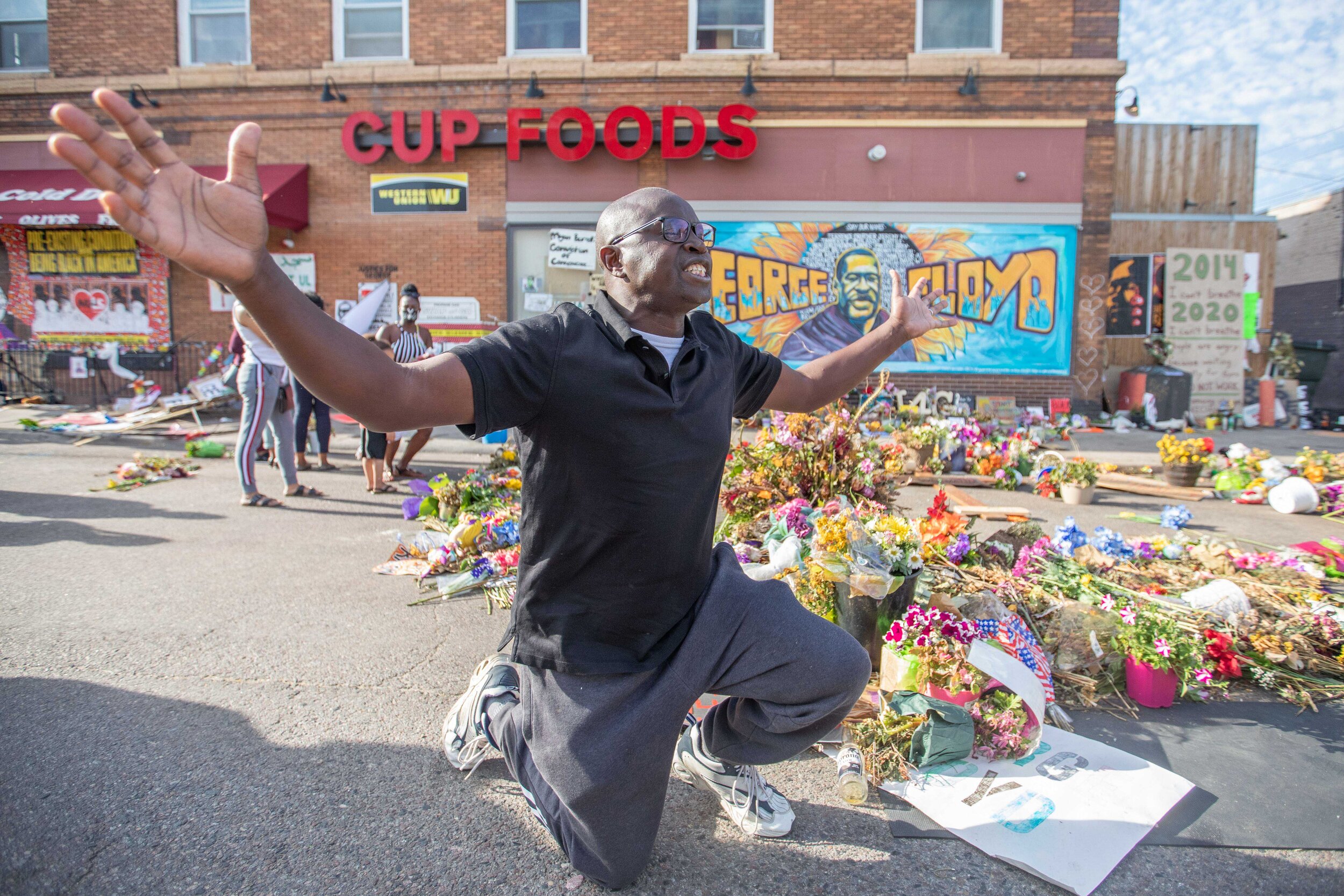  A preacher holds his hands out in prayer at the George Floyd memorial in front of Cup Foods at the intersection of Chicago Avenue and E 38th St in Minneapolos, Minnesota on Jun 14, 2020. 