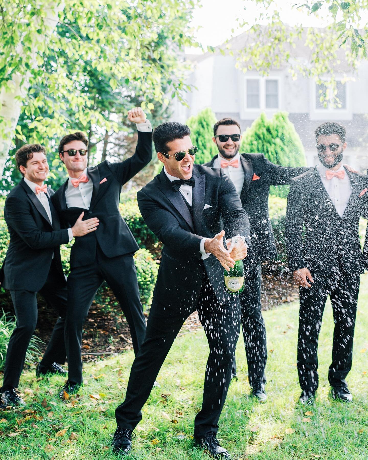 Let&rsquo;s celebrate 🍾 🕺🏻 Was an gorgeous day 2nd shooting for amazing @atfirstclickphotography ! 

#ctweddingphotographer #luxurywedding #luxuryweddingplanner #bostonweddingphotographer #nyweddingphotographer #connecticut #hartford #groomsmen #b