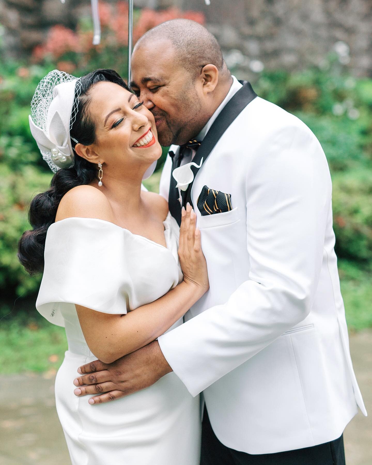 Gorgeous wedding of Alba and Jason! Who care about the rain ☔️ ❤️!
#ctweddingphotographer #nyweddingphotographer #glamourwedding #weddingphotographer #firstlookwedding #flatlay #weddingmakeup #luxuryweddingplanner #ctweddingplanner #nyweddingplanner 