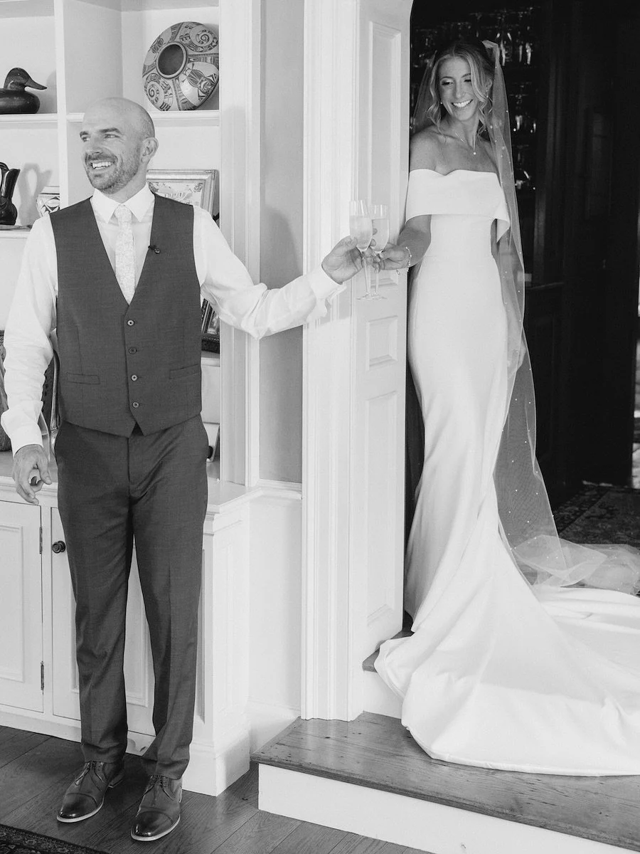 Love and 🌼 flowers 💕 Beautiful day with Cortney &amp; Seth at the magical place ❤️ Congratulations guys 🥂!!!

#ctweddingphotographer #ctweddingplanner #ctweddingmakeup #ctweddingflorist #bostonweddingphotographer #gardenwedding #luxuryweddingplann