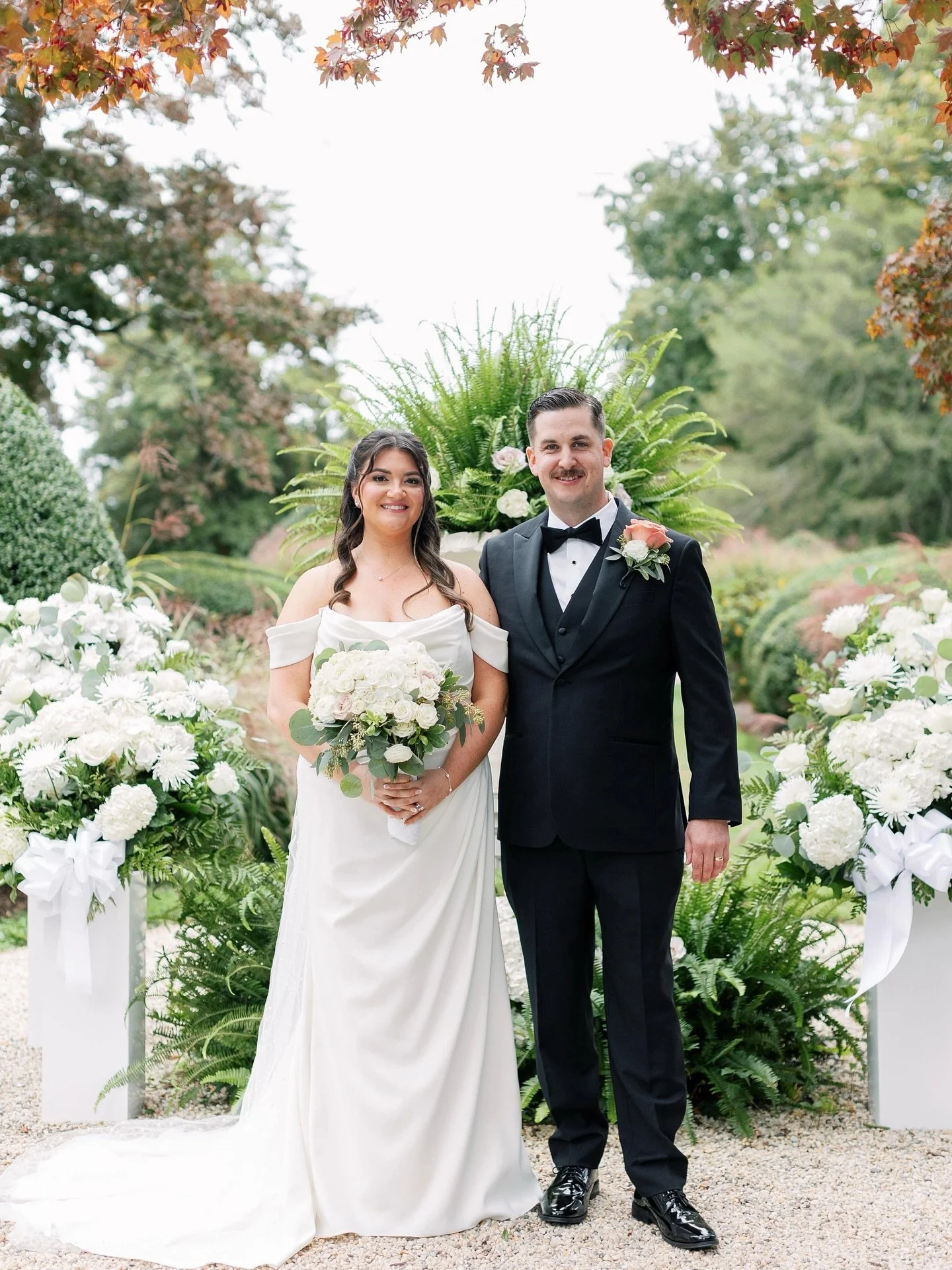 Amazing love celebration with Fallon and Tim 🥰 ❤️🥂 Happy tears 🥹 elegance and lots of laughter and music in magical locations surrounded with loved ones and millions of flowers 🌹! Congratulations guys!!!

#ctweddingphotographer #ctweddingplanner 