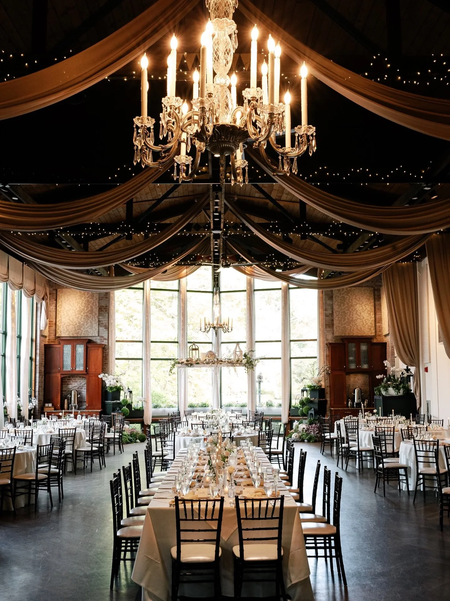Epic place for a wedding reception 🤩 🥂 

#ctweddingphotographer #ctweddingplanner #connecticutwedding #ctweddingvenue #pondhousecafe #elizabethpark #westhartford
