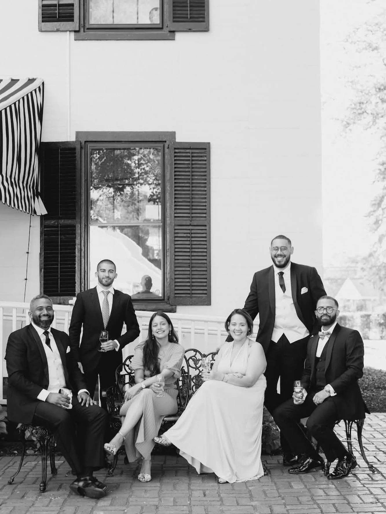 Always stop by for some classic group portraits during cocktail hour 🍸 
A timeless way to remember the people who celebrated with you ❤️ 

#ctweddingphotographer #ctweddingplanner #cocktailhour #theestatenewhaven #connecticutwedding