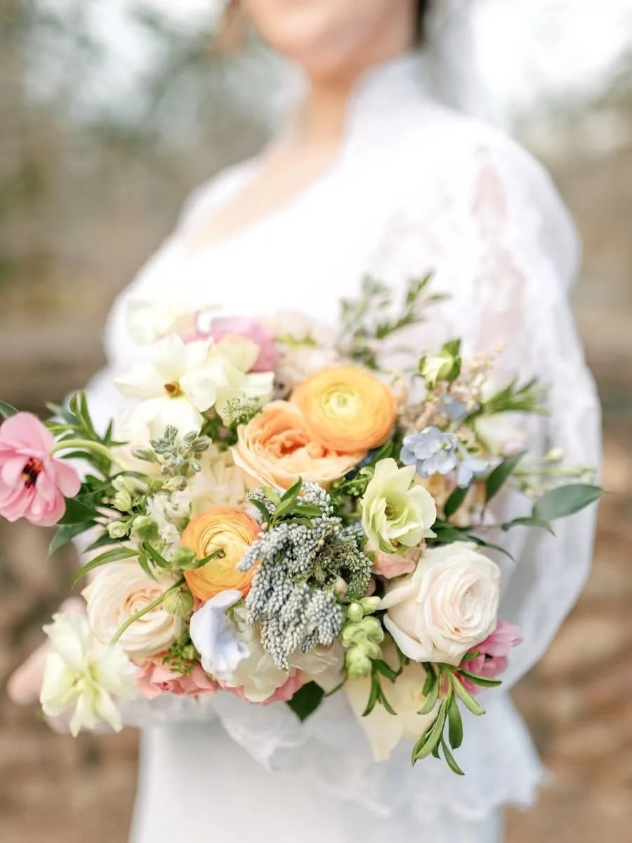 Florals set the tone 😍🌸❤️
They set the mood, bring space to life, and help tell your story through color, texture, and feeling!

Florist @willowbarn.designs 🤩 

#ctweddingphotographer #ctweddingplanner #bostonweddingphotographer #bostonweddingplan