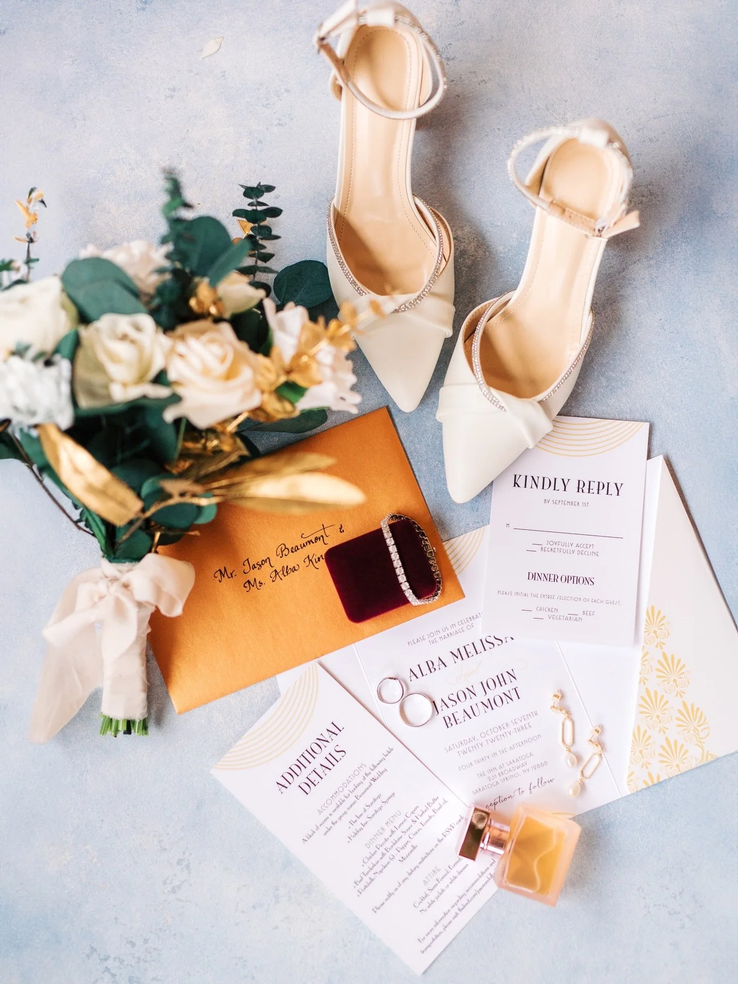 The beauty lives in the details 🤍👠💐

#ctweddingphotographer #ctweddingflorist