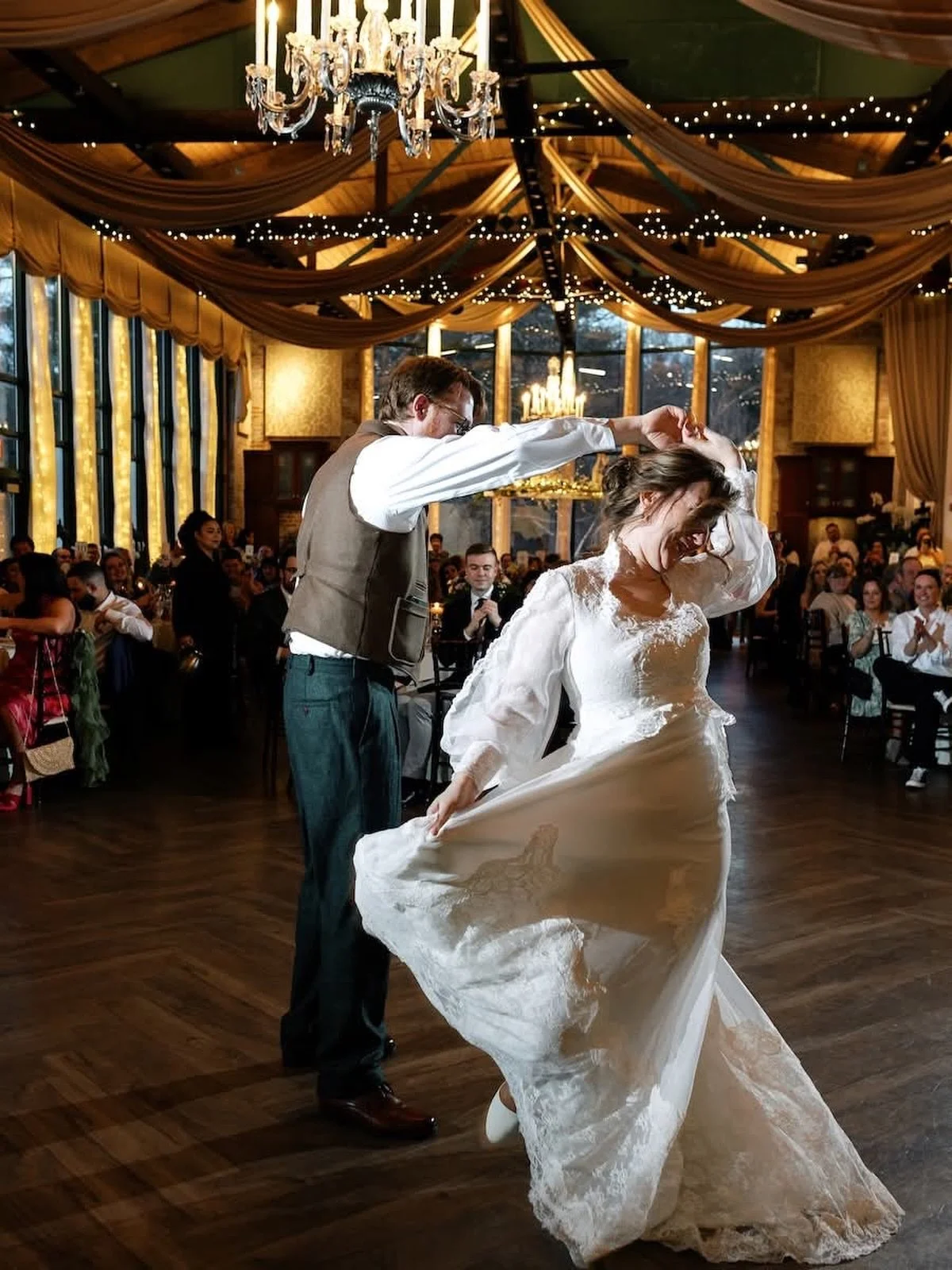 Where love moved to the rhythm of the night 🤍

#firstdance #ctweddingphotographer #ctweddingplanner #ctweddingdj #ctweddingmakeup