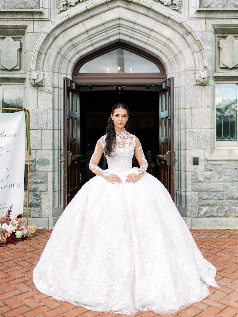 Bride at Branford House.jpg