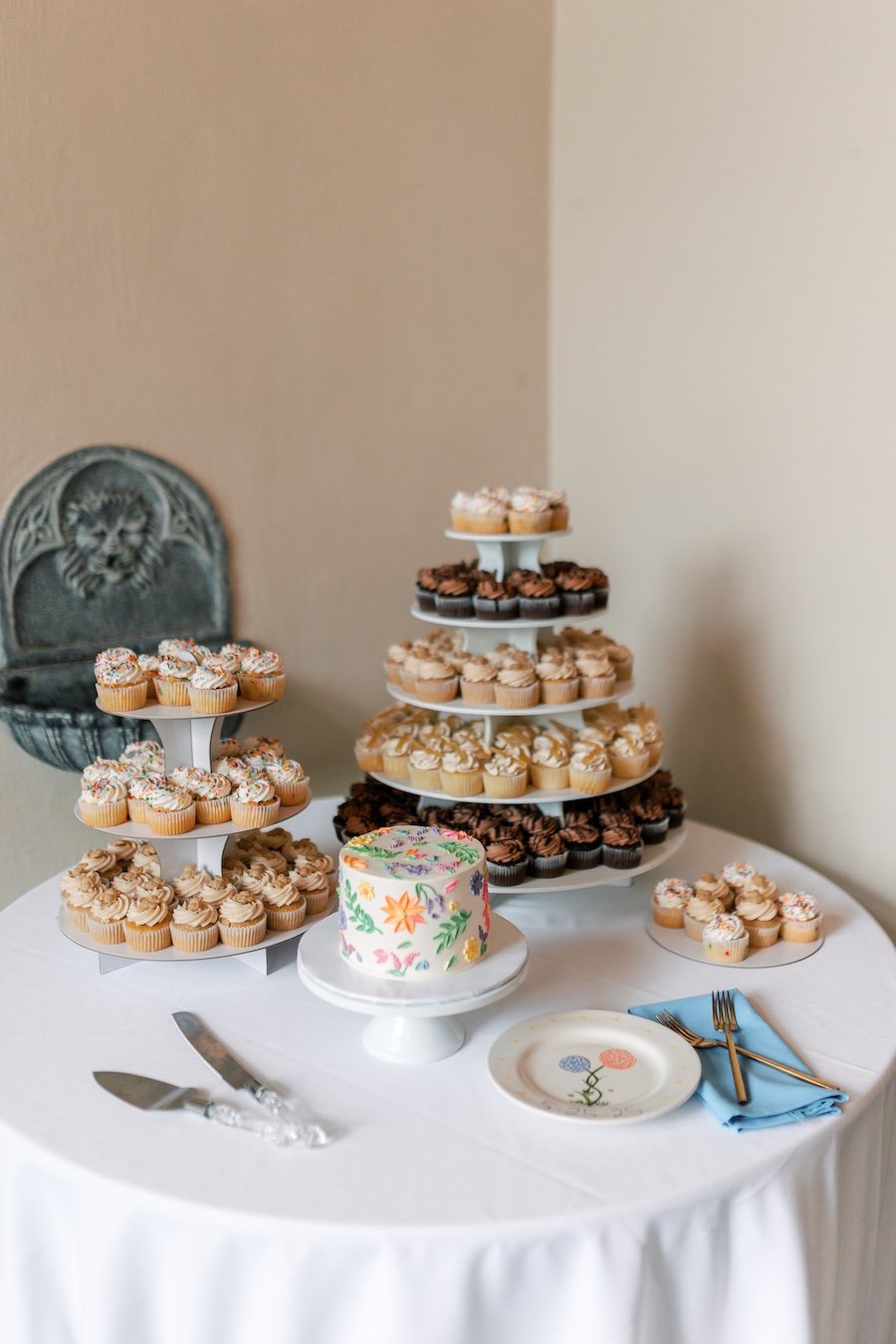 Unque wedding cake at Wadsworth Mansion elegant wedding