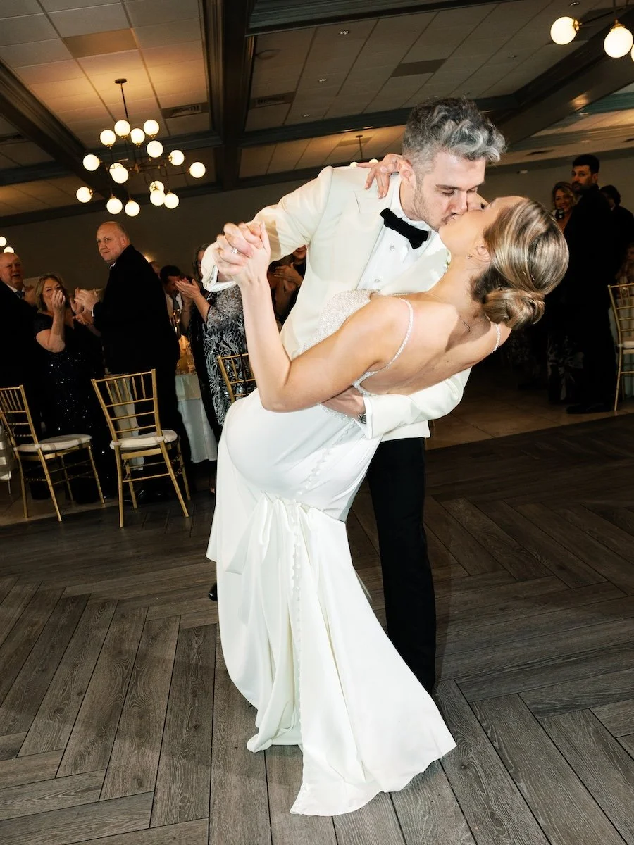 First dance of bride and groom at the wedding in Farmington Polo Club