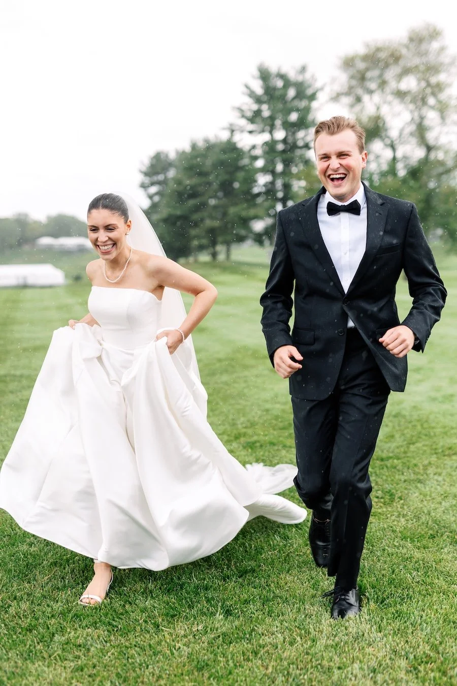 Timeless wedding photos at TPC River Golf Club