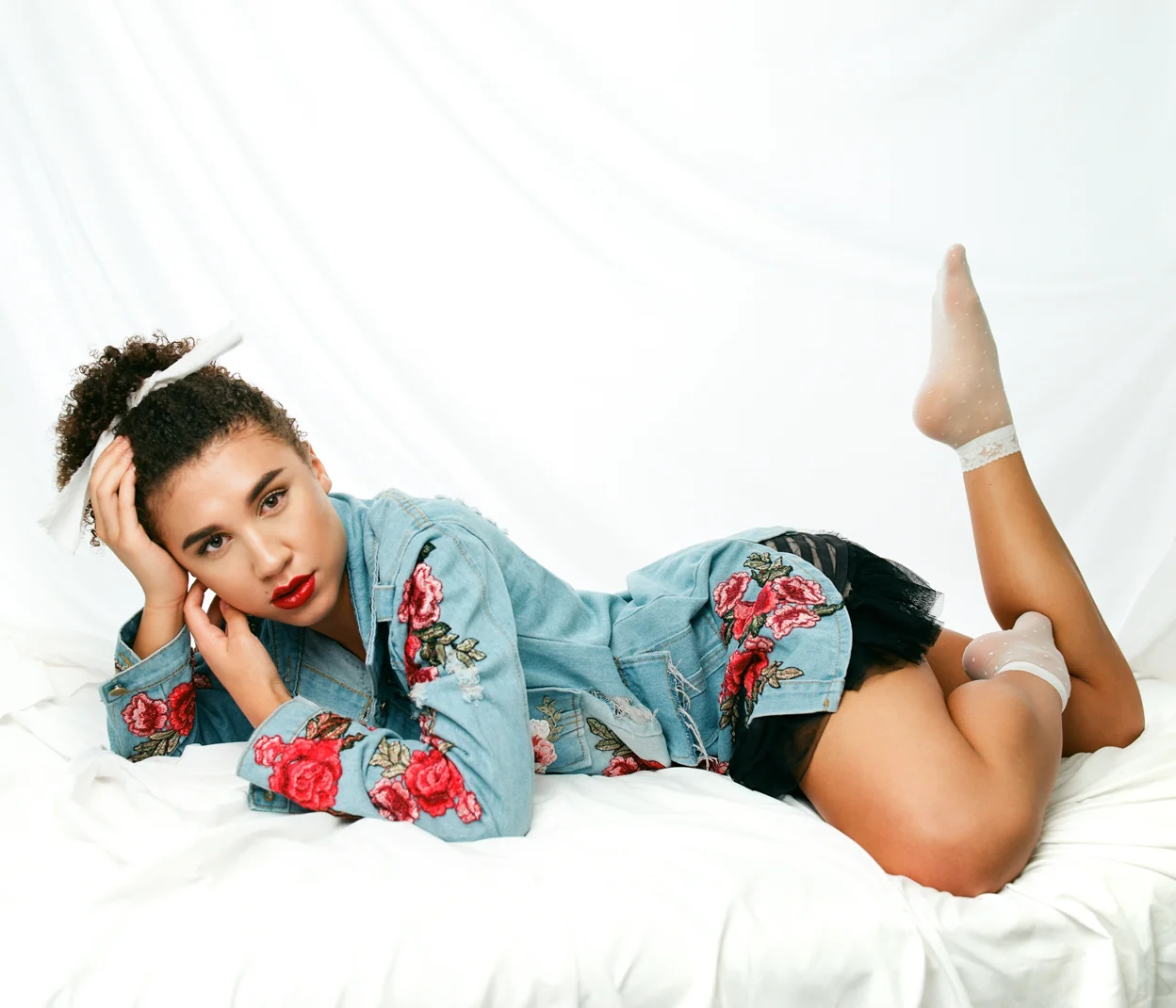 natural-hair-red-roses-white-lace.jpg