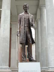 Lincoln_Statue_-_Springfield_s.jpg