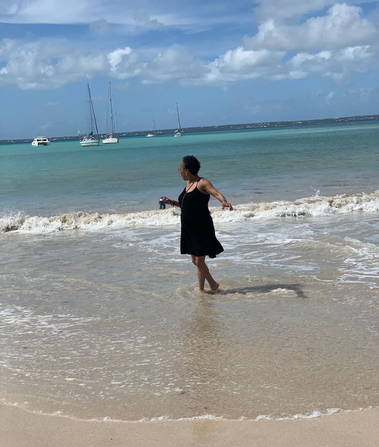 This time last year the word covid was very new, like a week old 🥴😖. But I had a wedding in St. Marteen and I had to go. The commitment I make to my clients usually outweighs my personal life. None the less covid was a different type of scary. I&rs