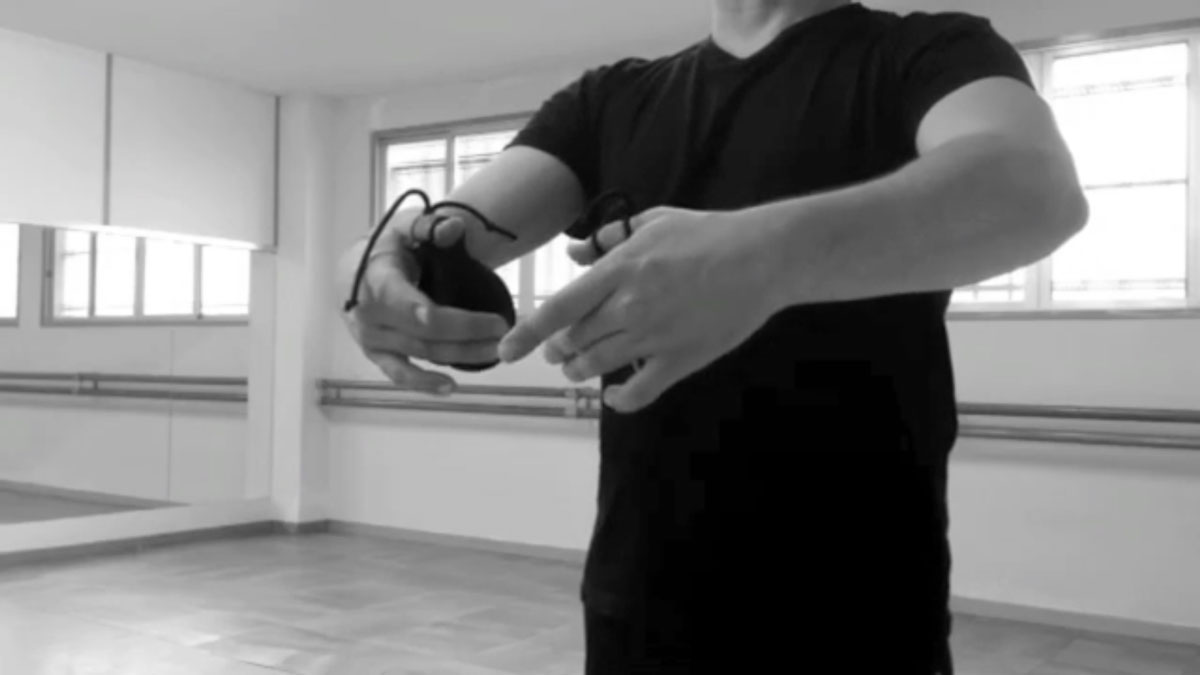First position - Starting position for learning castanets.
