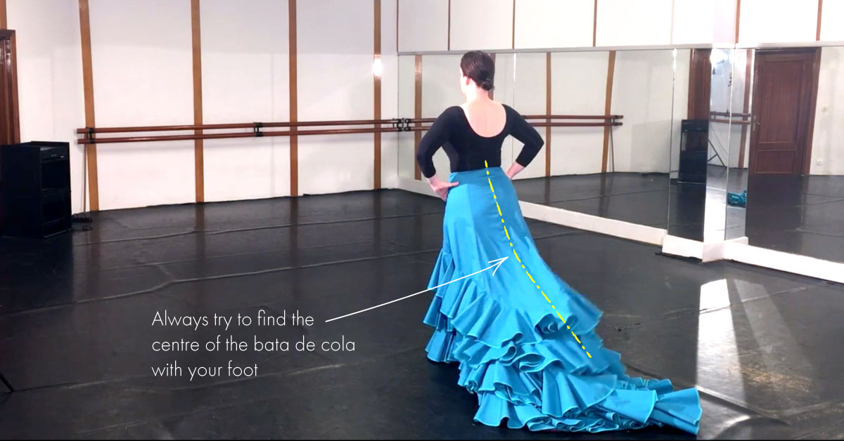 Bata de cola technique | find the centre of the bata de cola with your leg