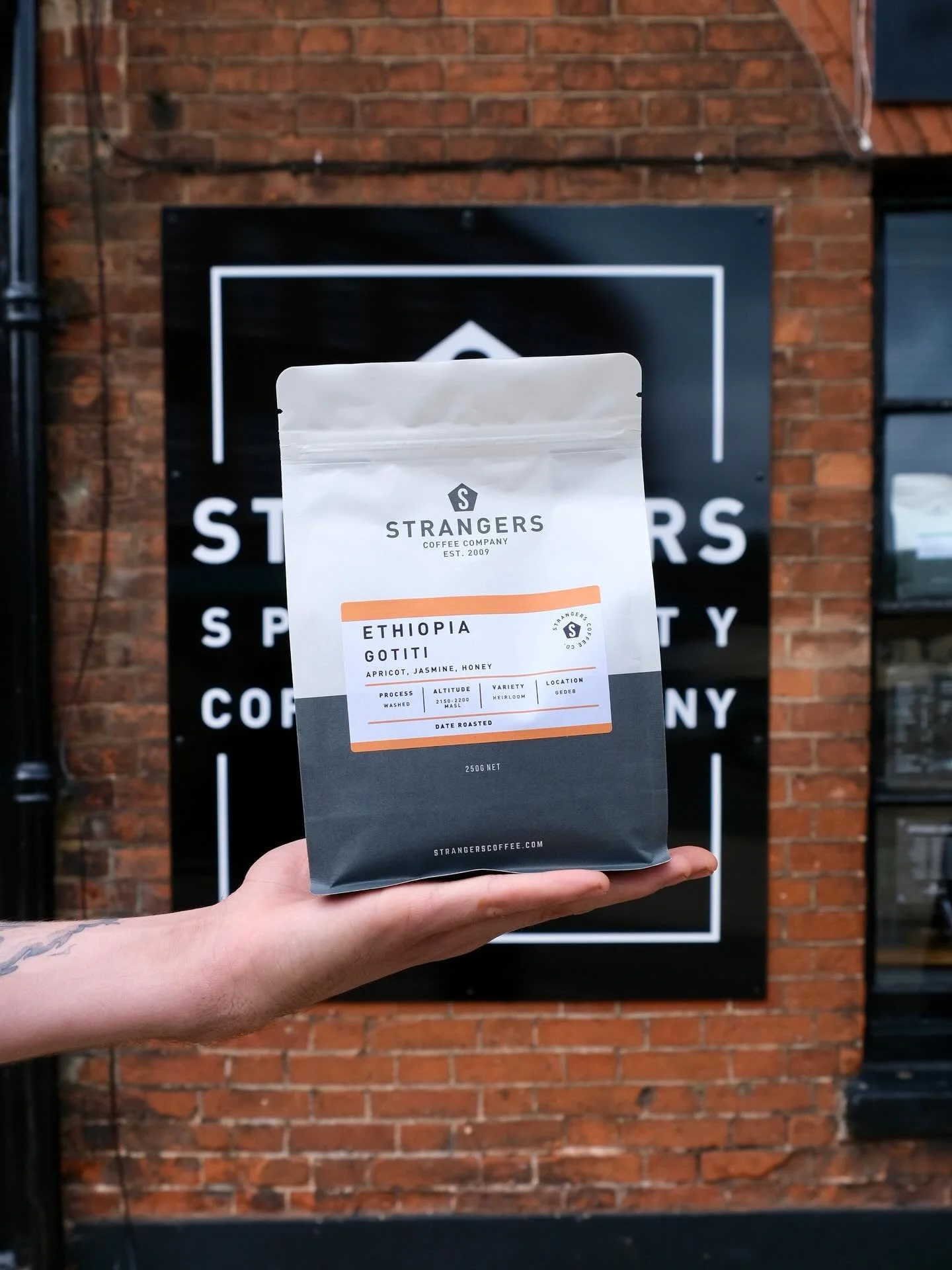 Friday coffee drop! Say hello to Gotiti ๐
Delicate, floral and bursting with sweet notes of apricot and honey. Everything we look for in a washed Ethiopian coffee ๐ฏ๐ฌ๐ธ
As always, available to buy in-store or through our website. Grab a bag while