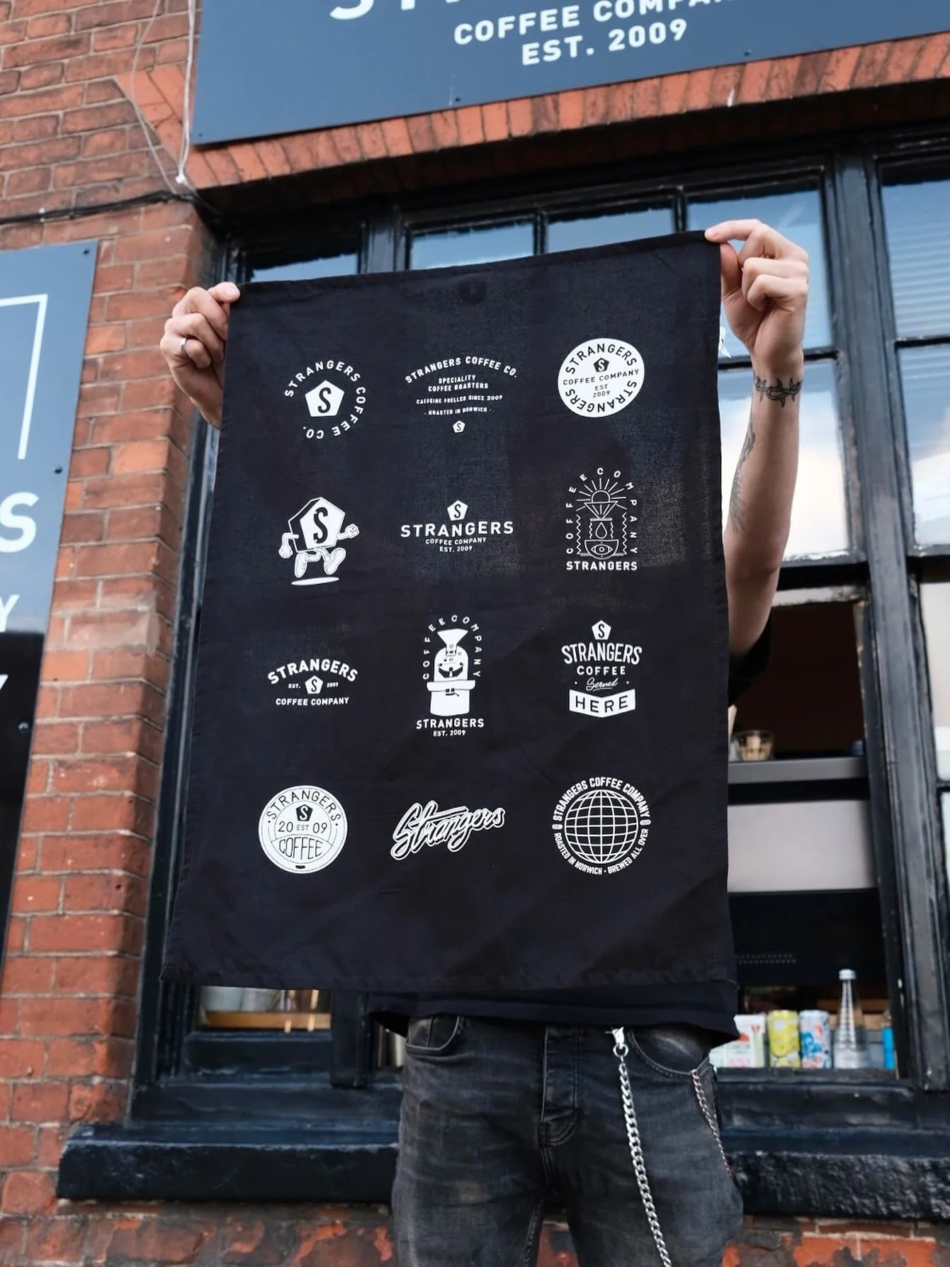 Hand-printed tea towels, now live! ⚡️The perfect addition to your home barista setup!

A curation of designs by @typeheavyco, beautifully screen printed by @vinosangre. Expertly modelled by @ledley_b 💁&zwj;♀️

We have a limited number of these for C