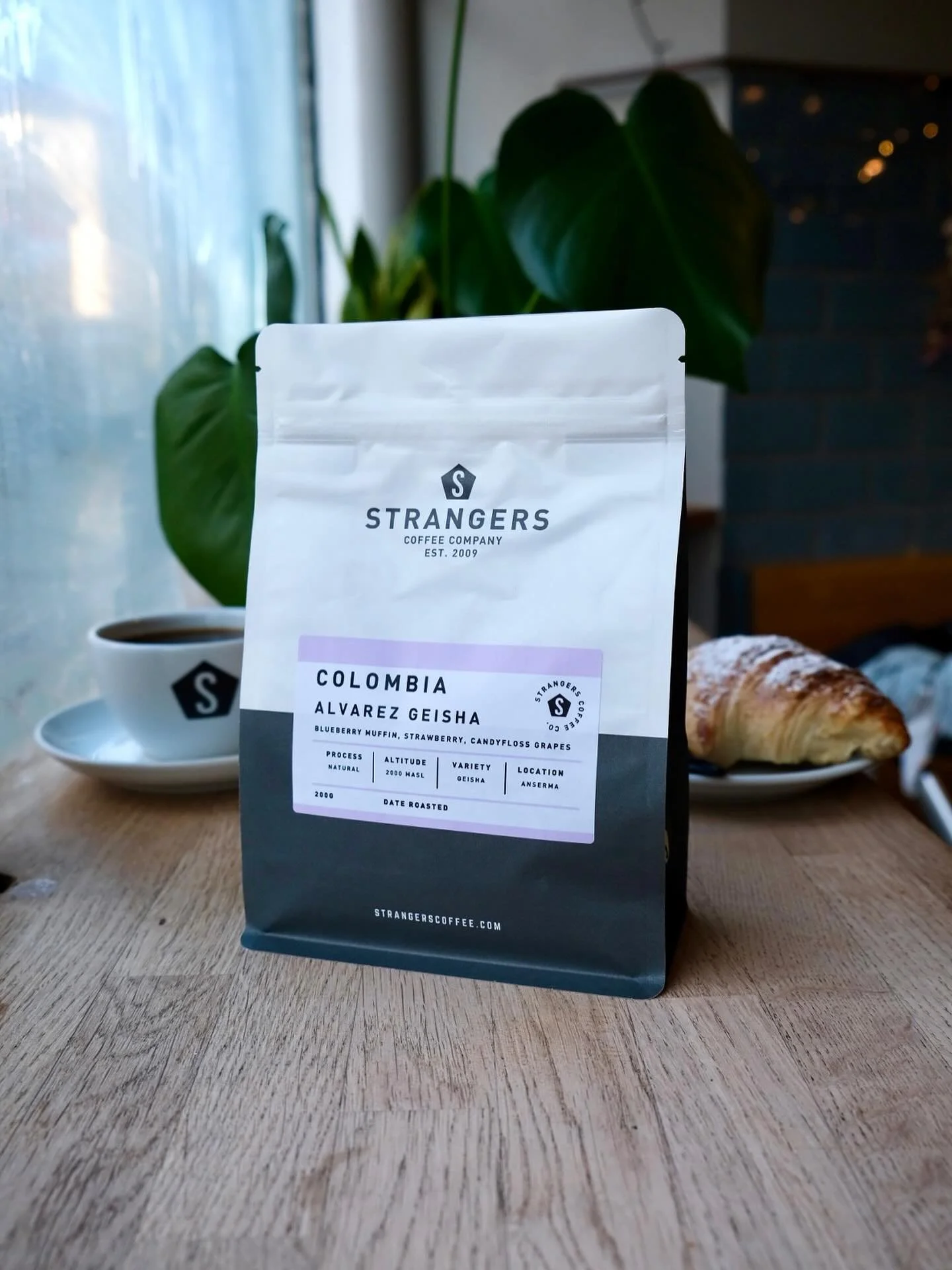 A special coffee for the true enthusiast. This Colombian Geisha comes from a micro-lot where the Geisha variety thrives in perfect conditions, resulting in a remarkably delicious cup. A truly amazing coffee with pronounced notes of blueberry, strawbe