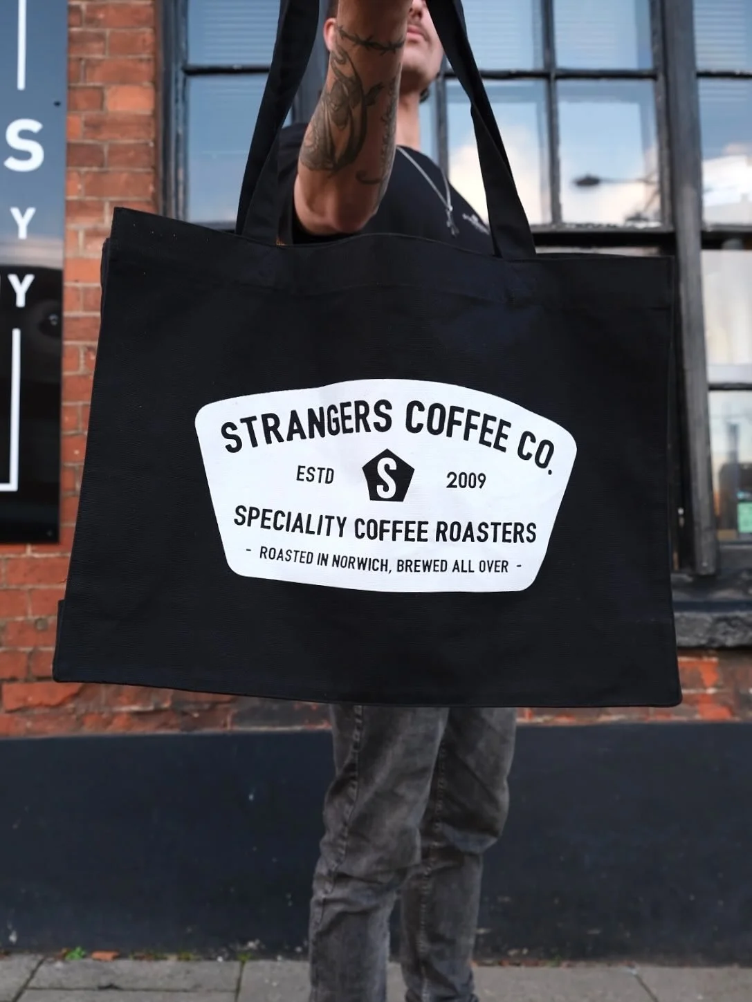 Totes bags have been restocked, available online and in-store! 🛍️

Incredibly strong and durable oversized canvas tote bag, designed in-house and expertly printed by @vinosangre ✌️

#strangerscoffee #specialitycoffee #coffeemerch #coffeegift #christ