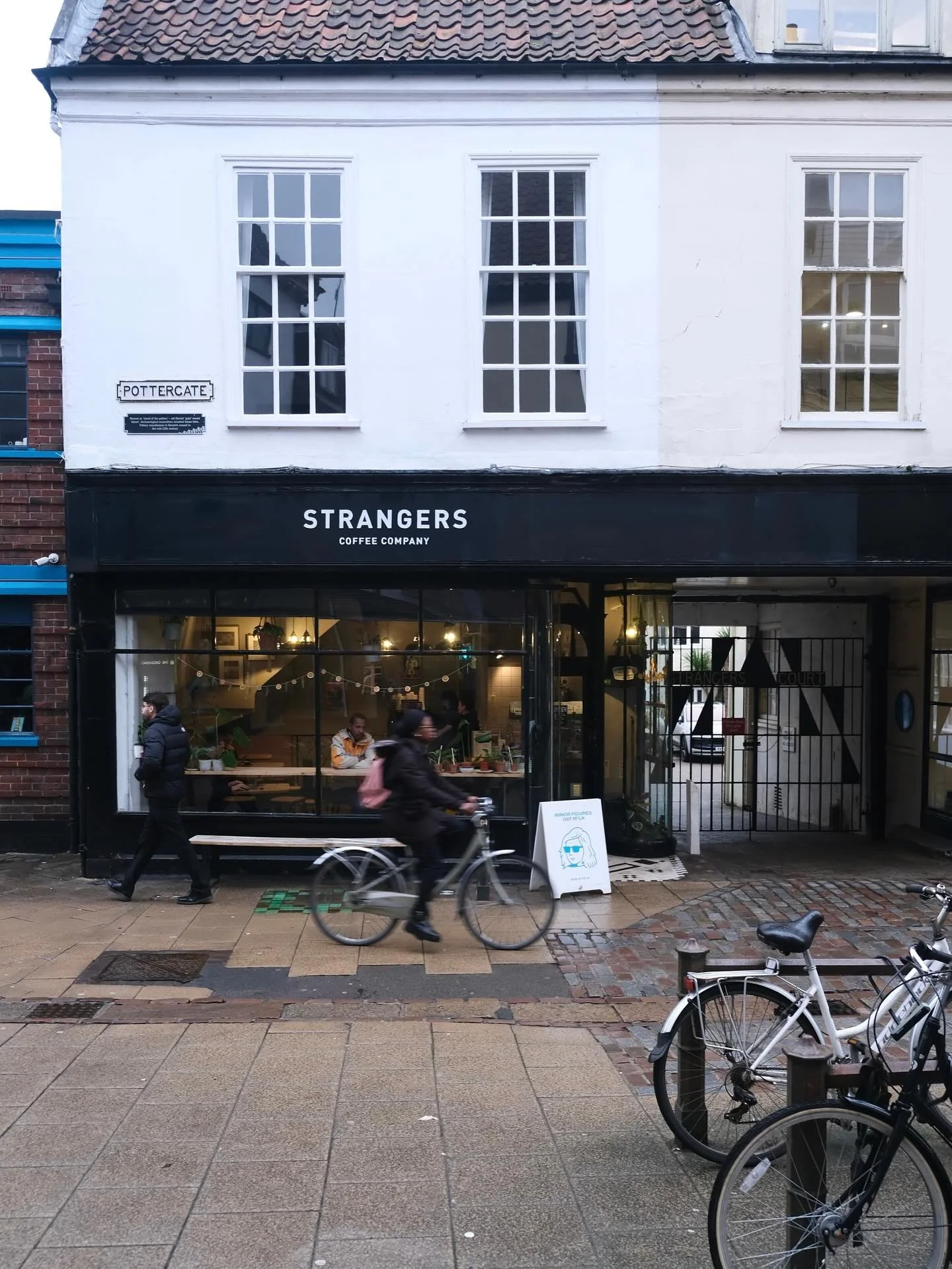 Not a fan of these cold gloomy mornings? We have just the thing for you, hot delicious brews! ⛄️☁️☕️

#strangerscoffee #specialitycoffee #coffeeroasters #coffeecompany