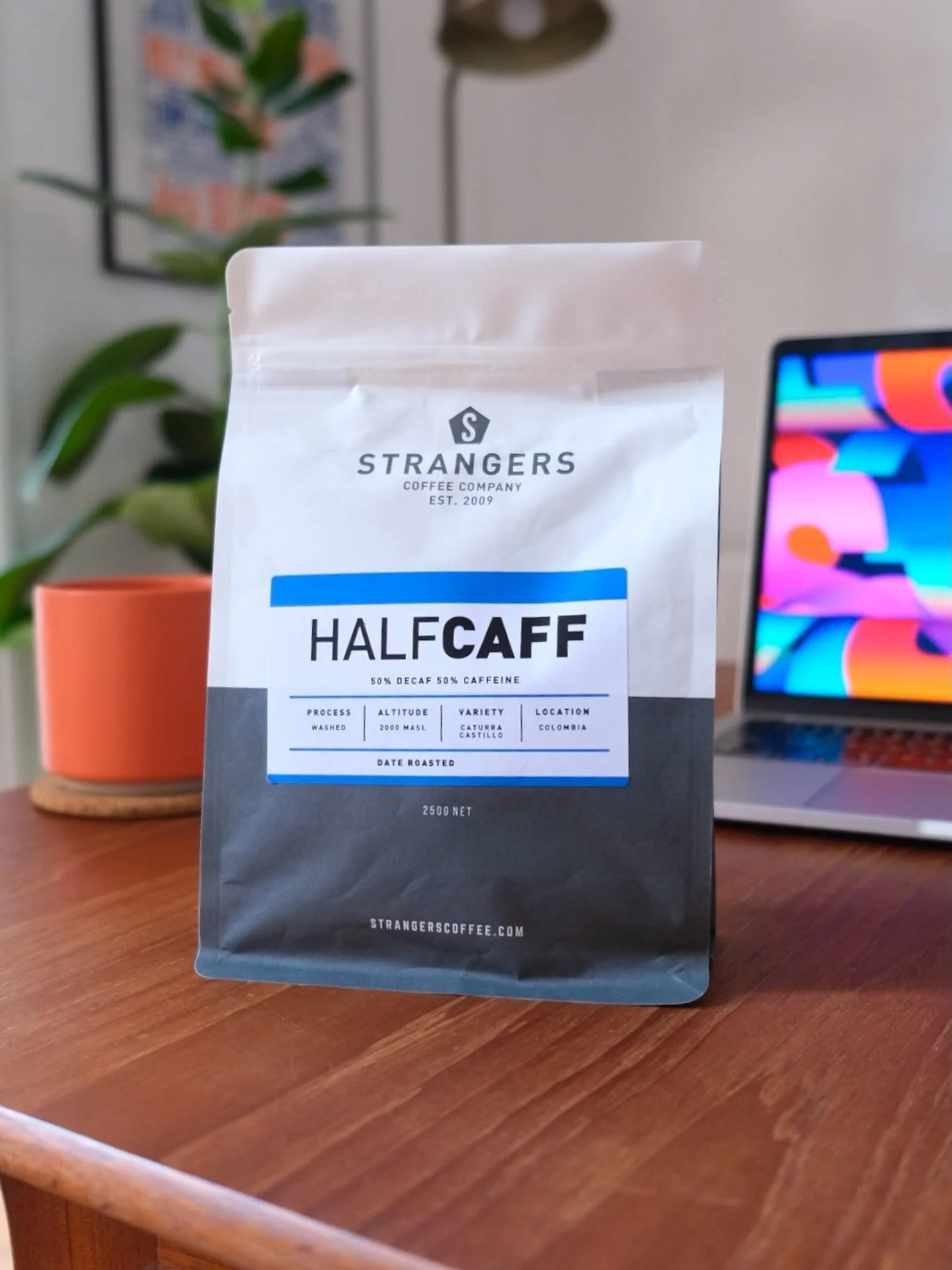Introducing Half Caff 👋

Our new blend combines 50% Colombian San Lorenzo Decaf with 50% Colombian Campo Santo, resulting in a full bodied coffee with notes of dark chocolate and toffee. Perfect for those afternoons when you want a great tasting bre