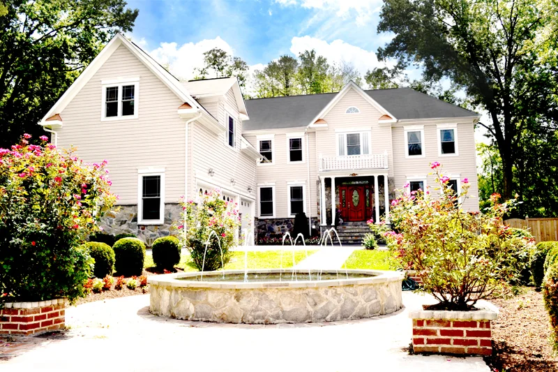 Vienna Manor I: Front entrance