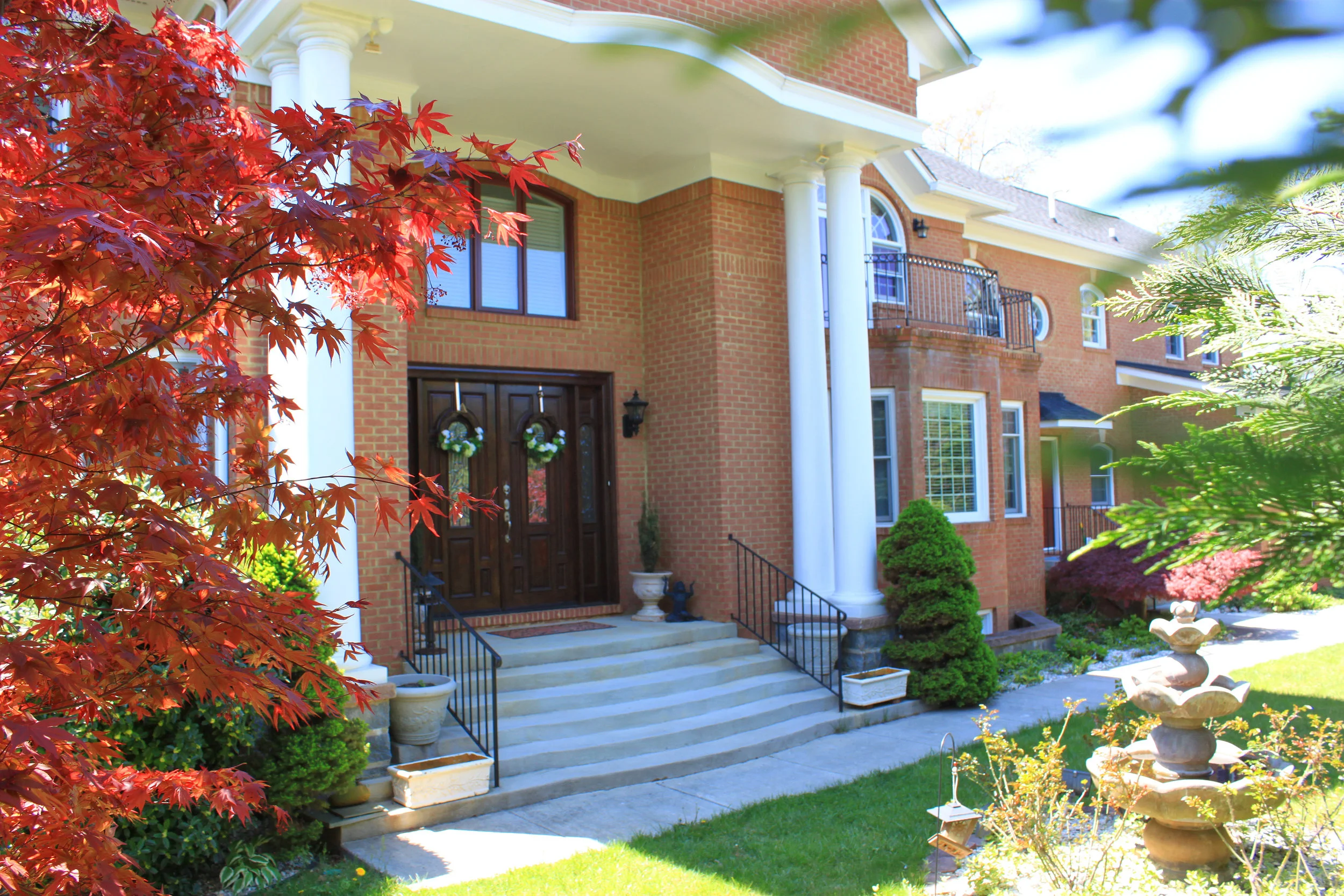 Vienna Manor II: Front entrance