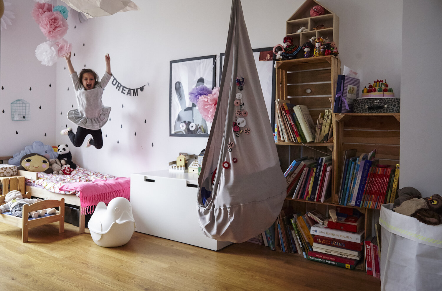 ©Dan Duchars_Girls_Bedroom_0038 2 copy.jpeg