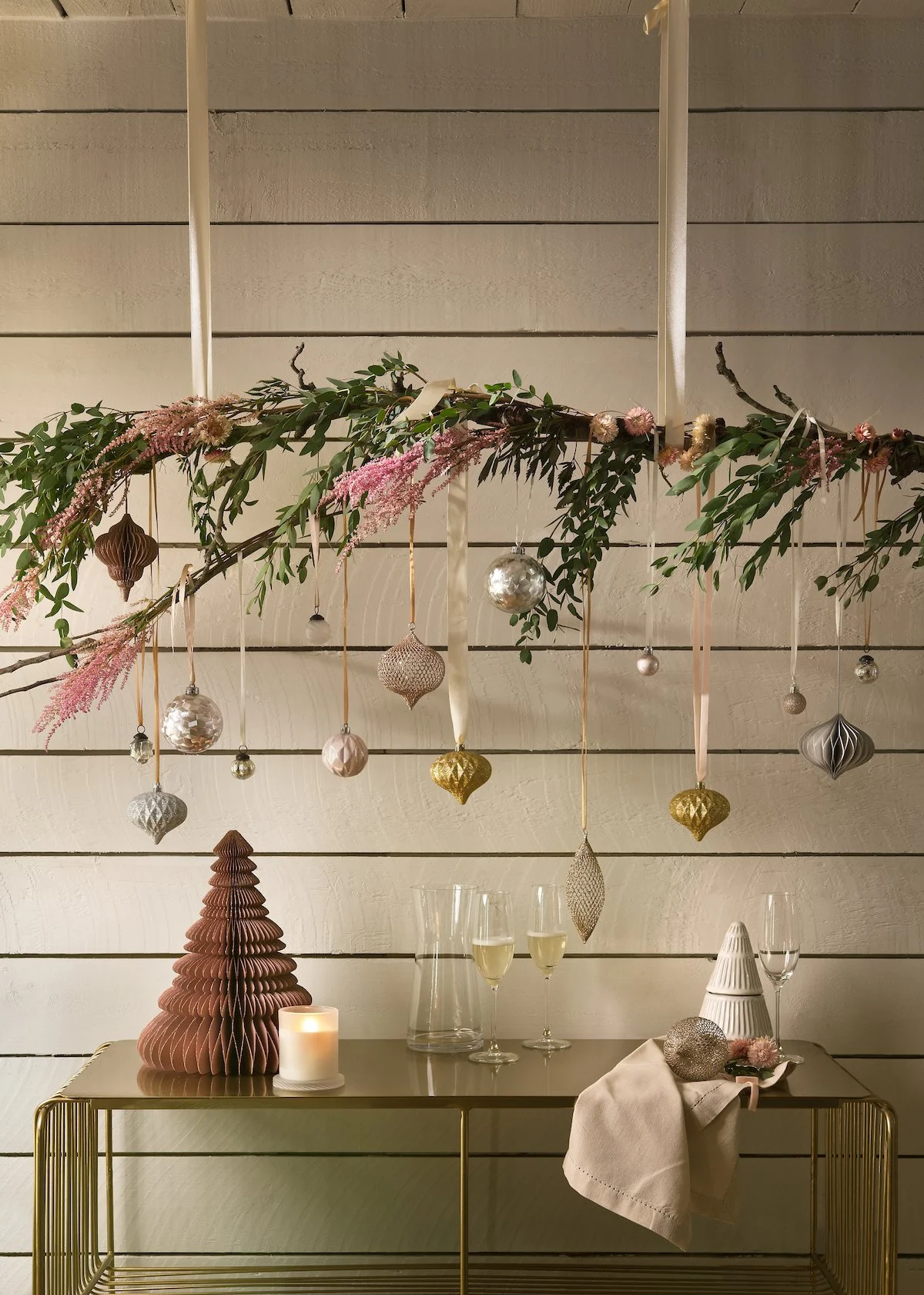 HABITAT AW21 XMAS HANGING BAUBLES WIDE.jpg