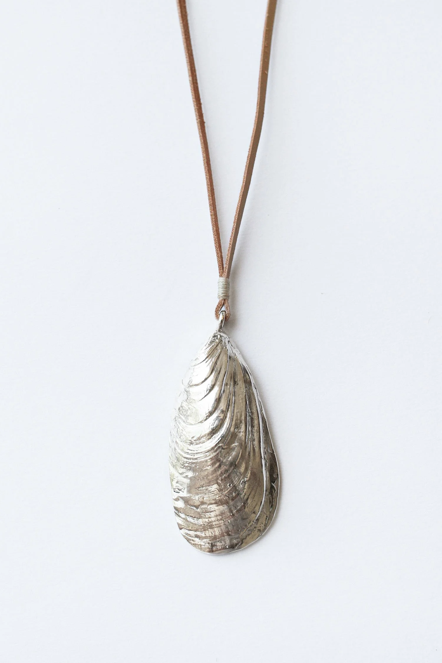 Silver Mollusk Necklace 2.jpg